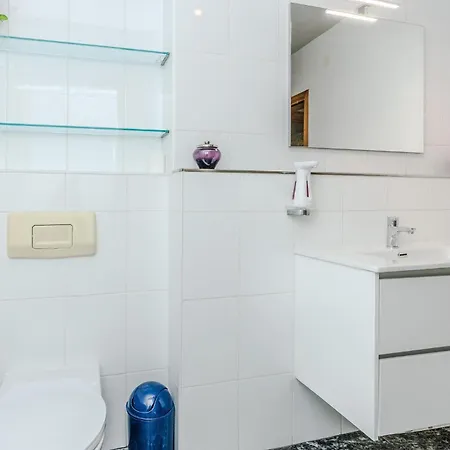 Appartamento Gorgeous In With Kitchen