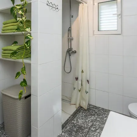 Gorgeous In With Kitchen Apartment