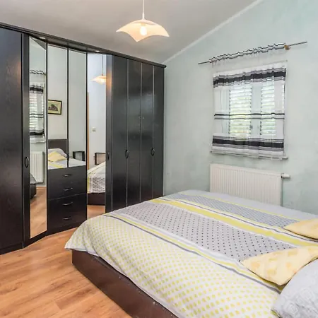 Apartmán 3 Bedroom Awesome In Vir