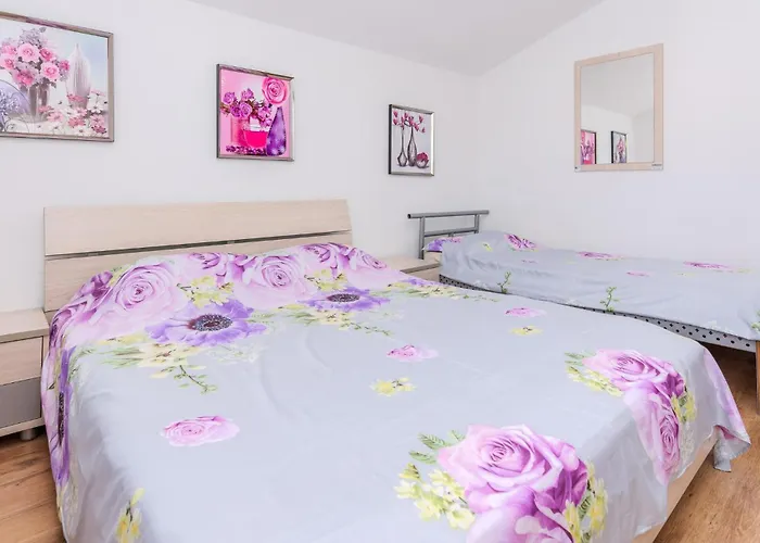 Gorgeous In With Kitchen Apartman Vir