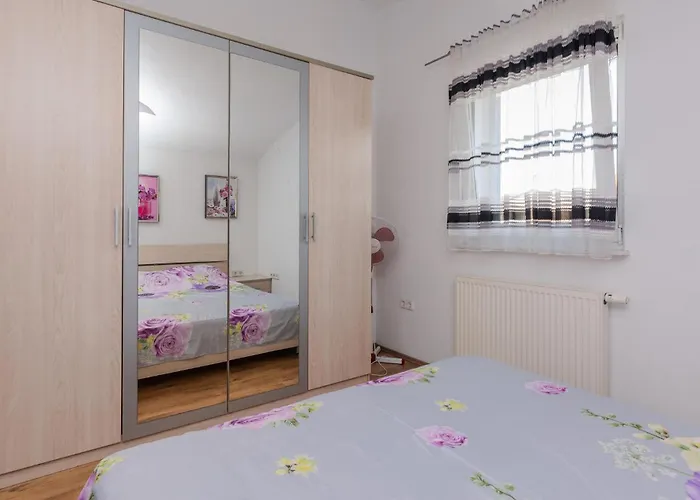 Gorgeous In With Kitchen Vir