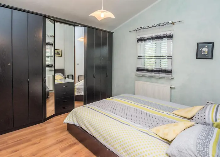 Apartman Gorgeous In With Kitchen Vir