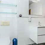 Апартаменты Gorgeous In With Kitchen