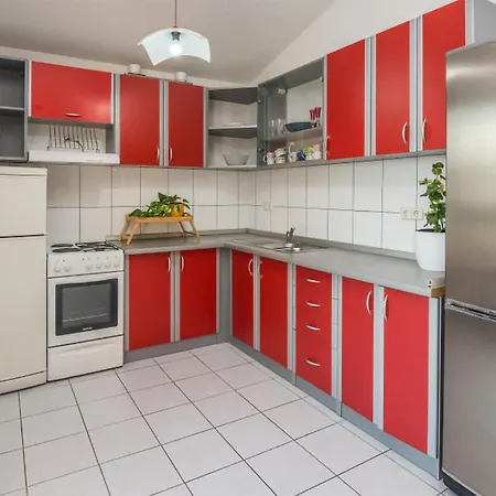 Gorgeous In With Kitchen Daire Vir