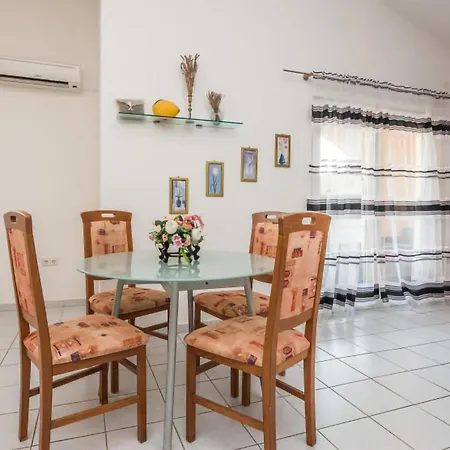 Apartament Gorgeous In With Kitchen *