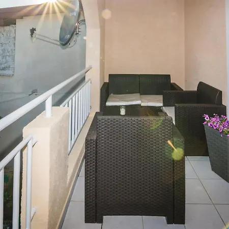 Gorgeous In With Kitchen Apartament