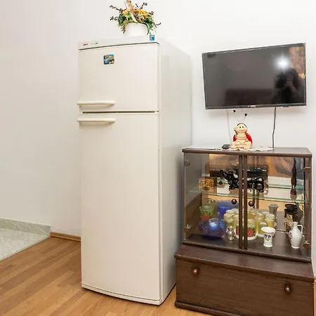 Gorgeous In With Kitchen Apartment *