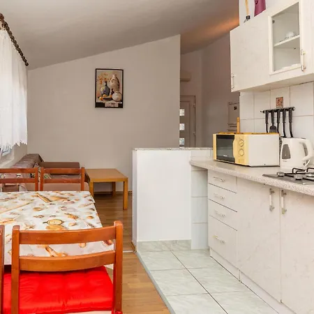 Apartment Gorgeous In With Kitchen Vir