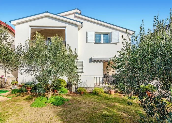 Gorgeous In With Kitchen Apartman Vir